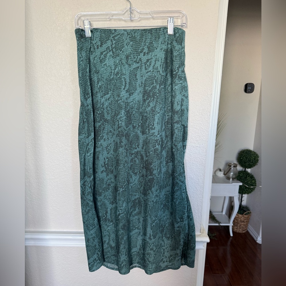 Green Snake-Print Midi Skirt small a new day - Picture 4 of 9